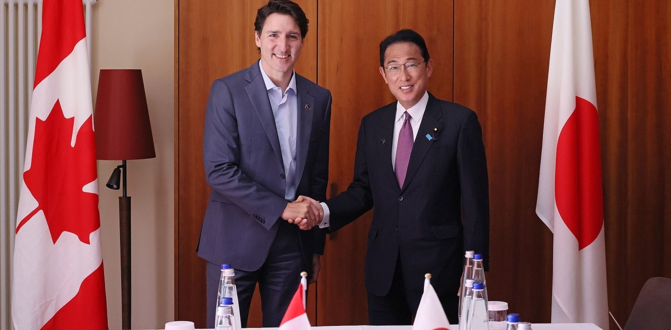 Fumio_Kishida_met_with_Justin_Trudeau_at_the_G7_Schloss_Elmau_Summit