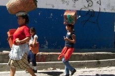 Image - Women in El Salvador