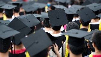 Chinese Students in America: Who Returns, Who Remains, Who Benefits?