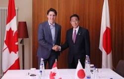 Fumio_Kishida_met_with_Justin_Trudeau_at_the_G7_Schloss_Elmau_Summit