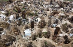 SRSG visits coltan mine in Rubaya DRC